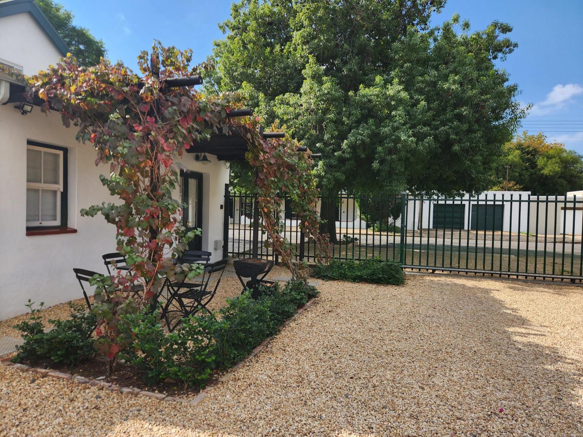 Die Dorpshuis Graaff-Reinet Екстериор снимка